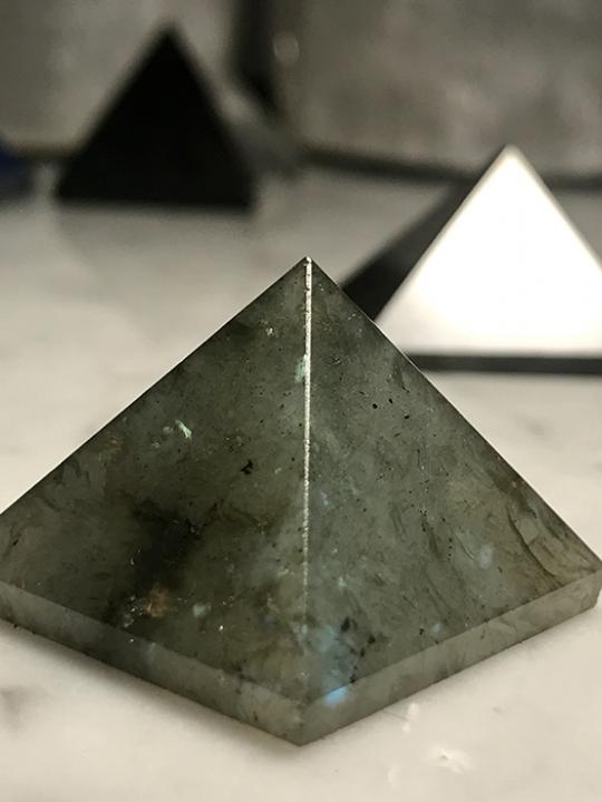 Labradorite Pyramid 25MM