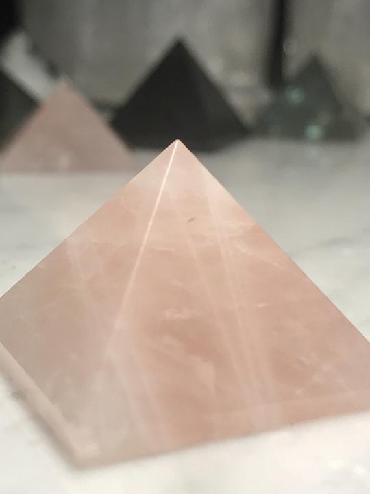 Rose Quartz Pyramid 25MM